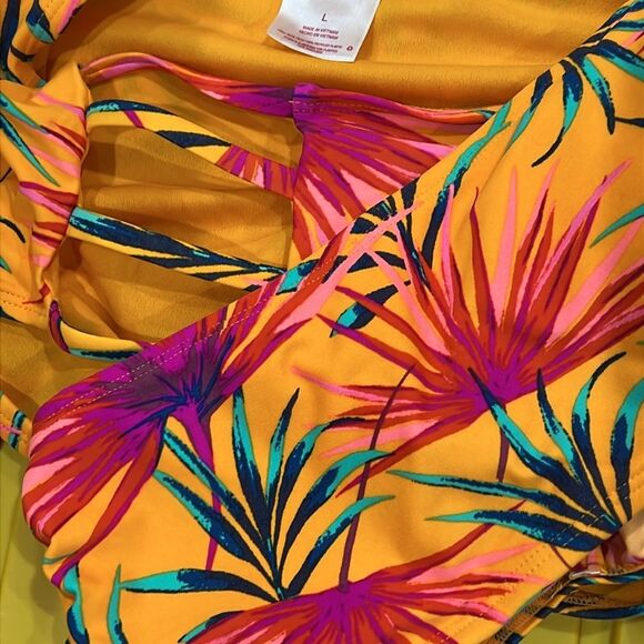 8 Bikini Sets Swimwear Mystery Box (See Pics) - Picture 4 of 9